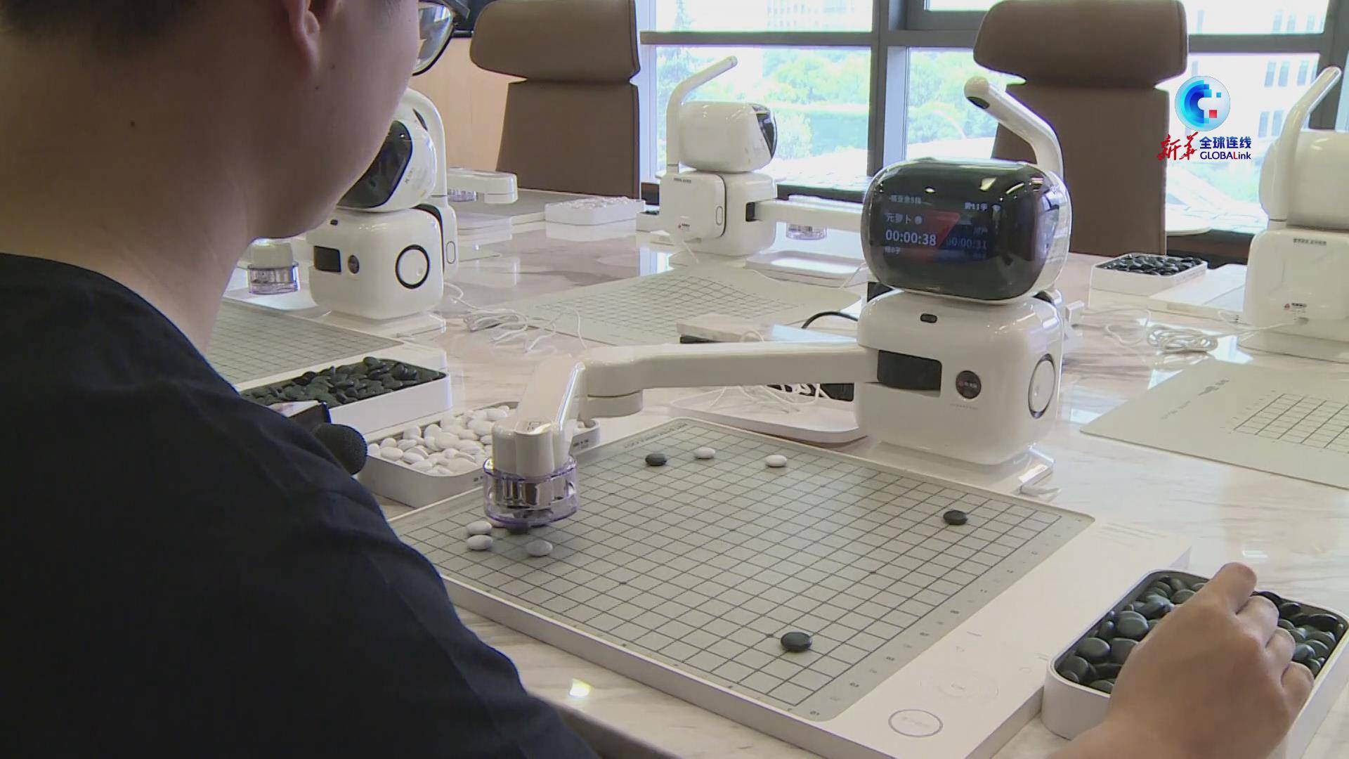 全球连线 | 上海：家用版围棋机器人成中国青少年AI陪练