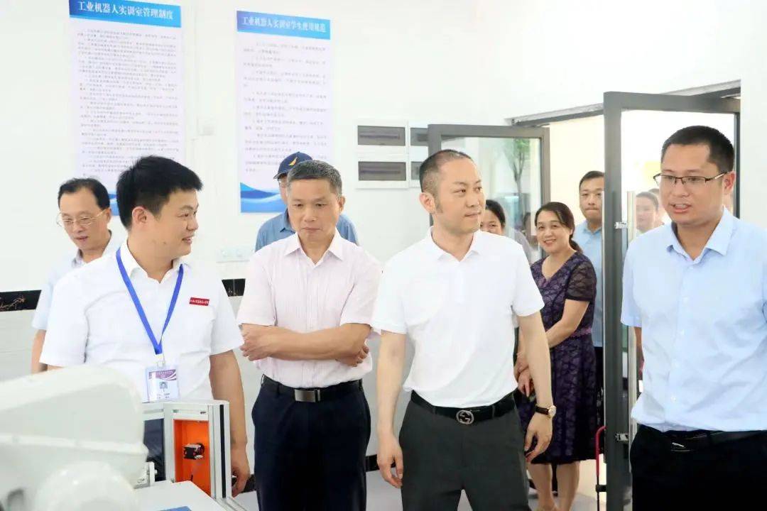 推动产教融合，机器人在线助力江西工商技工学校工业机器人产业学院蓬勃发展