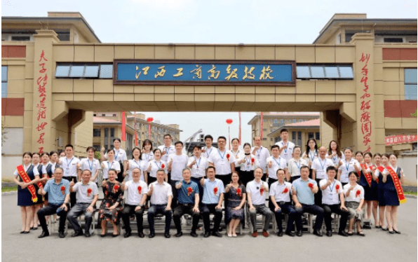 推动产教融合，机器人在线助力江西工商技工学校工业机器人产业学院蓬勃发展