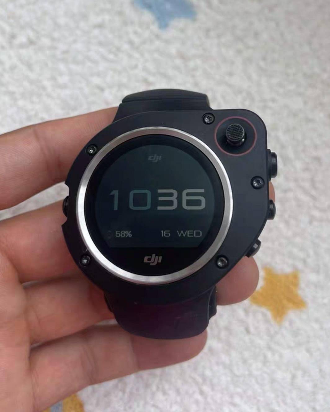 被砍的大疆DJI Watch智能手表原型机曝光，据称可体感控制无人机