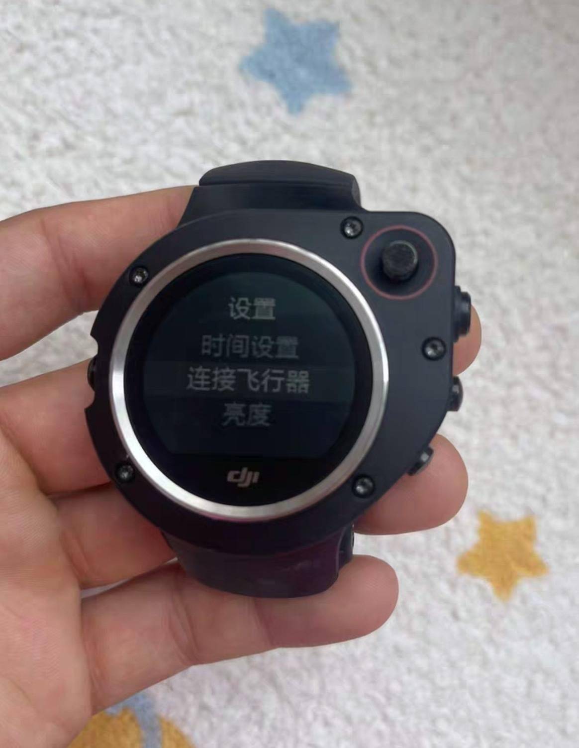 被砍的大疆DJI Watch智能手表原型机曝光，据称可体感控制无人机