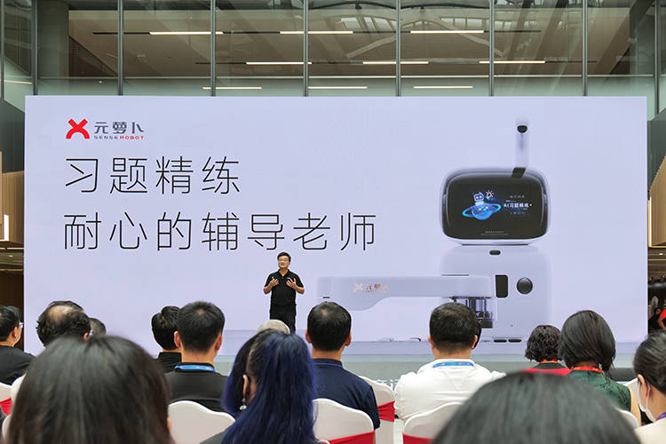 商汤元萝卜AI下棋机器人围棋版发布，棋艺可达职业九段，3799元起