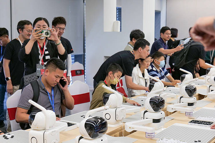 商汤元萝卜AI下棋机器人围棋版发布，棋艺可达职业九段，3799元起