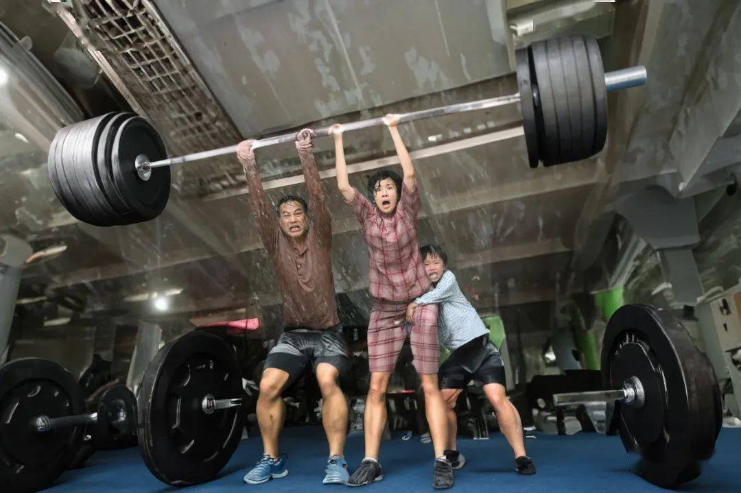 紫霞仙子,原来你是理发师啊?无版权风险的Adobe新AI,让PS吧老哥面临下岗风险……