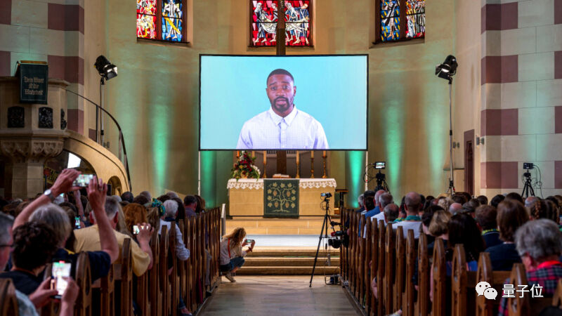 ChatGPT当神父火了!数百人参会,排队1小时听它布道