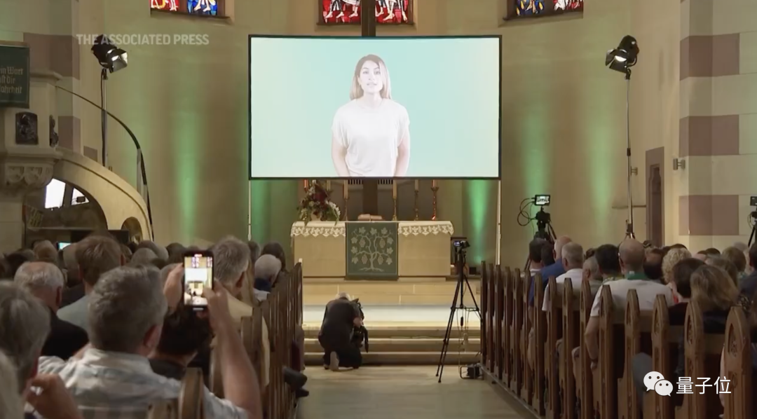 ChatGPT当神父火了!数百人参会,排队1小时听它布道