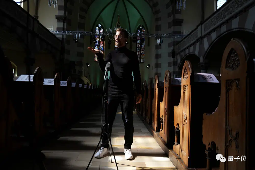 ChatGPT当神父火了!数百人参会,排队1小时听它布道