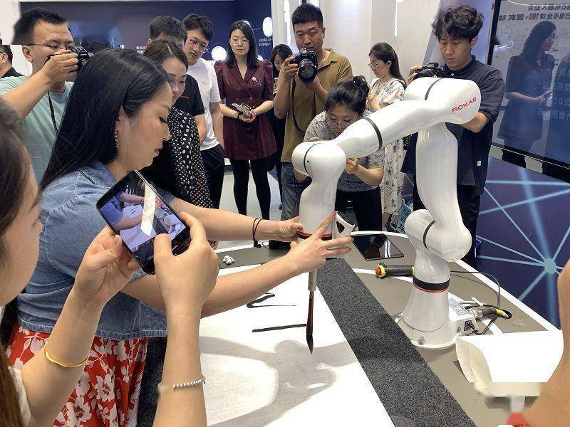 科技赋能美好生活,珞石机器人服务生活新图景