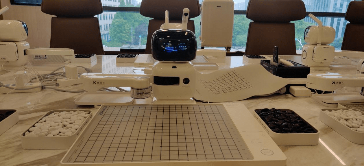 商汤科技推出AI围棋机器人，人工智能企业的未来在C端？