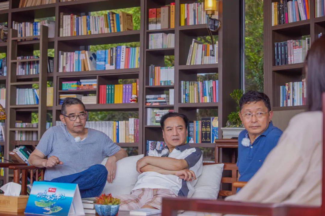 当人工智能遇上文学，《我在岛屿读书》给出诗意的答案