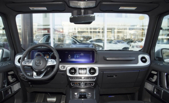 奔驰G 350 2023款,豪华内饰大升级,尊贵驾乘体验提升