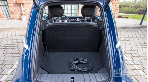 Microlino：设计独特、适应城市生活的微型电动汽车