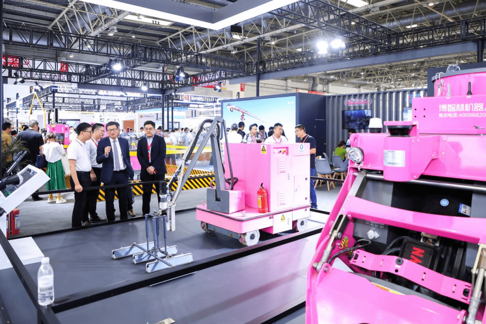 博智林建筑机器人多机协同体系渐显，建标准与向外落地加速