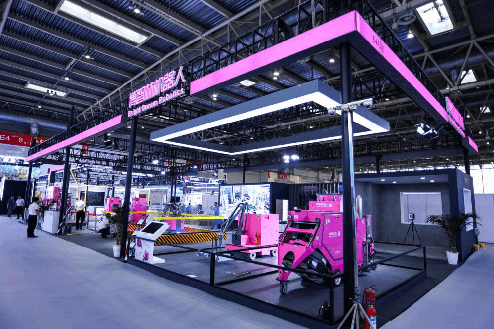 博智林建筑机器人多机协同体系渐显，建标准与向外落地加速