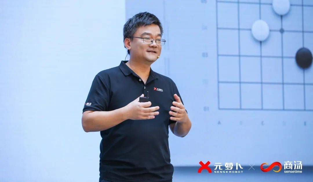 AI机器人逐渐融入生活，从AlphaGo到元萝卜