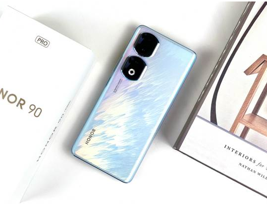 强劲配置与顶级显示体验:荣耀90 Pro带来全新科技享受