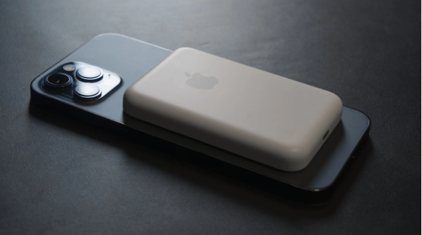 苹果iOS 17曝光两款MagSafe配件：A3088充电器和A2781移动电源