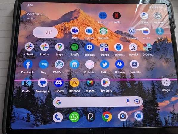 Pixel Fold用户反映屏幕损坏：凹痕、裂缝等问题曝光