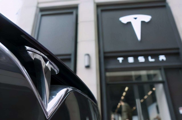 特斯拉市值狂飙，车企接入充电标准成推手