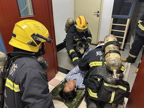 防爆型侦查机器人亮相!助阵中原区消防实战演练