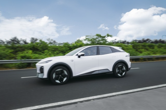 深蓝S7超级增程动态品鉴:驾趣体验引领未来潮流