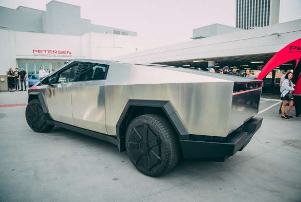 Cybertruck亮点:座椅通风、移动遮阳板等曝光