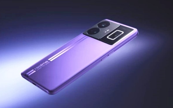 真我GT Neo5系列 240W秒充，引领规格潮流