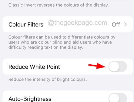 即使亮度设置为完全，iPhone屏幕也很暗[固定]