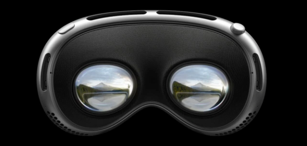 苹果Vision Pro头显亮相：突破屏幕分辨率瓶颈，引领新一代头显潮流