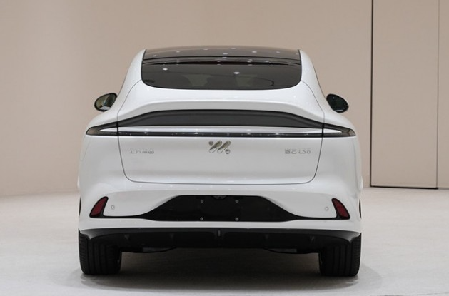智己LS6首发亮相 再掀电动车市场新浪潮!