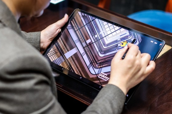 移动办公的完美伴侣：三星Galaxy Tab S8系列平板电脑满足爸爸们的需求