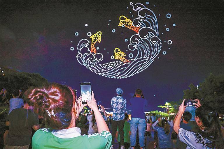 千架无人机 惊艳夜龙华