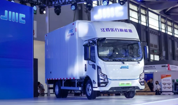 江铃乐行 E 路达全球首发上市，首批订单突破万台