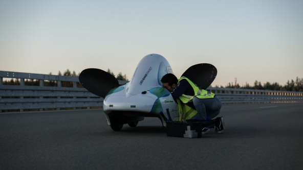 创纪录！无需补充能源 荷兰大学生团队实现2500公里续航