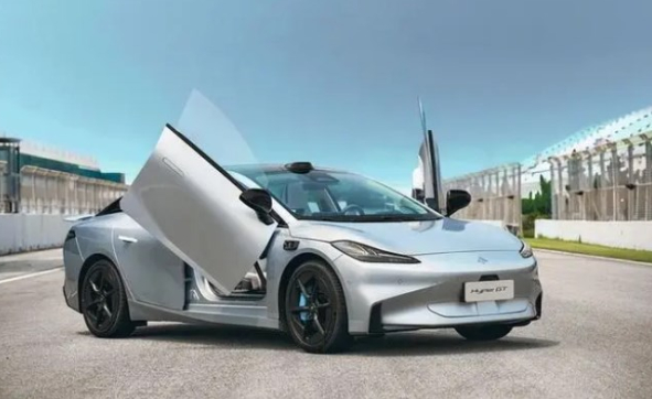 广汽埃安旗下全新中大型轿跑昊铂GT今日正式上市