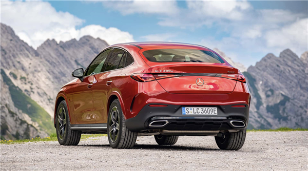 梅赛德斯奔驰发布全新GLC轿跑SUV插电混动版,外观设计时尚动感