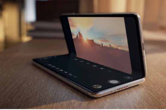 轻盈耐用,遇强则强:华为Mate X3颠覆折叠屏手机标准