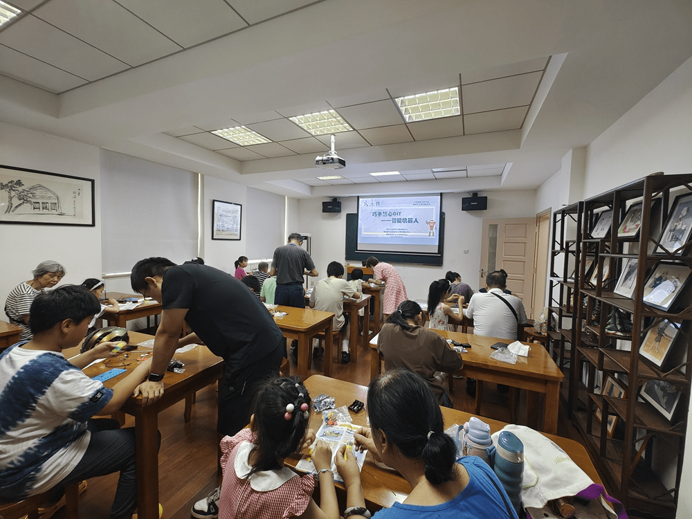 增强动手能力感受人工智能，梧桐树下的暑期生活有多快乐？