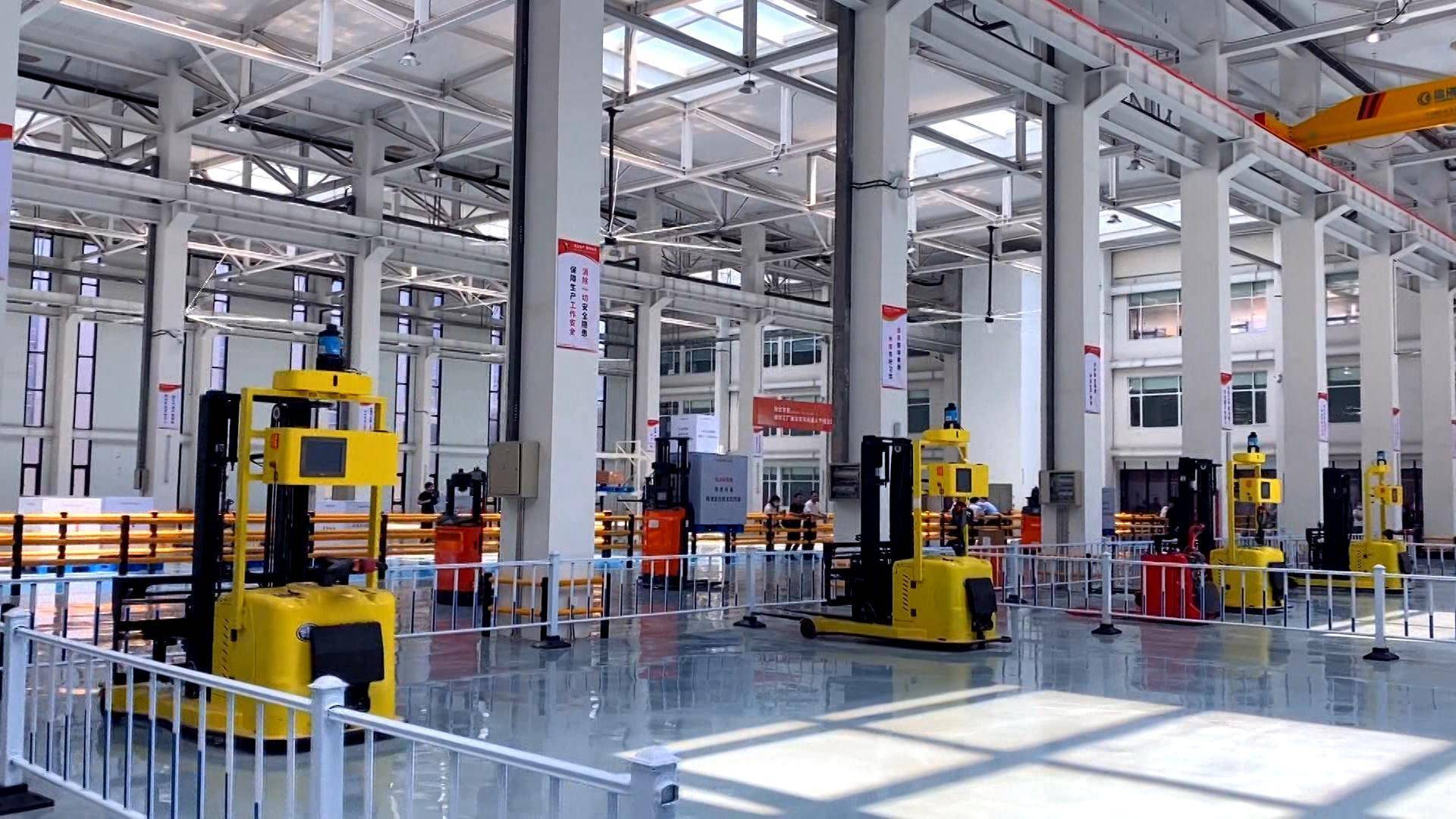 抢占新赛道 加快机器人产业集聚发展