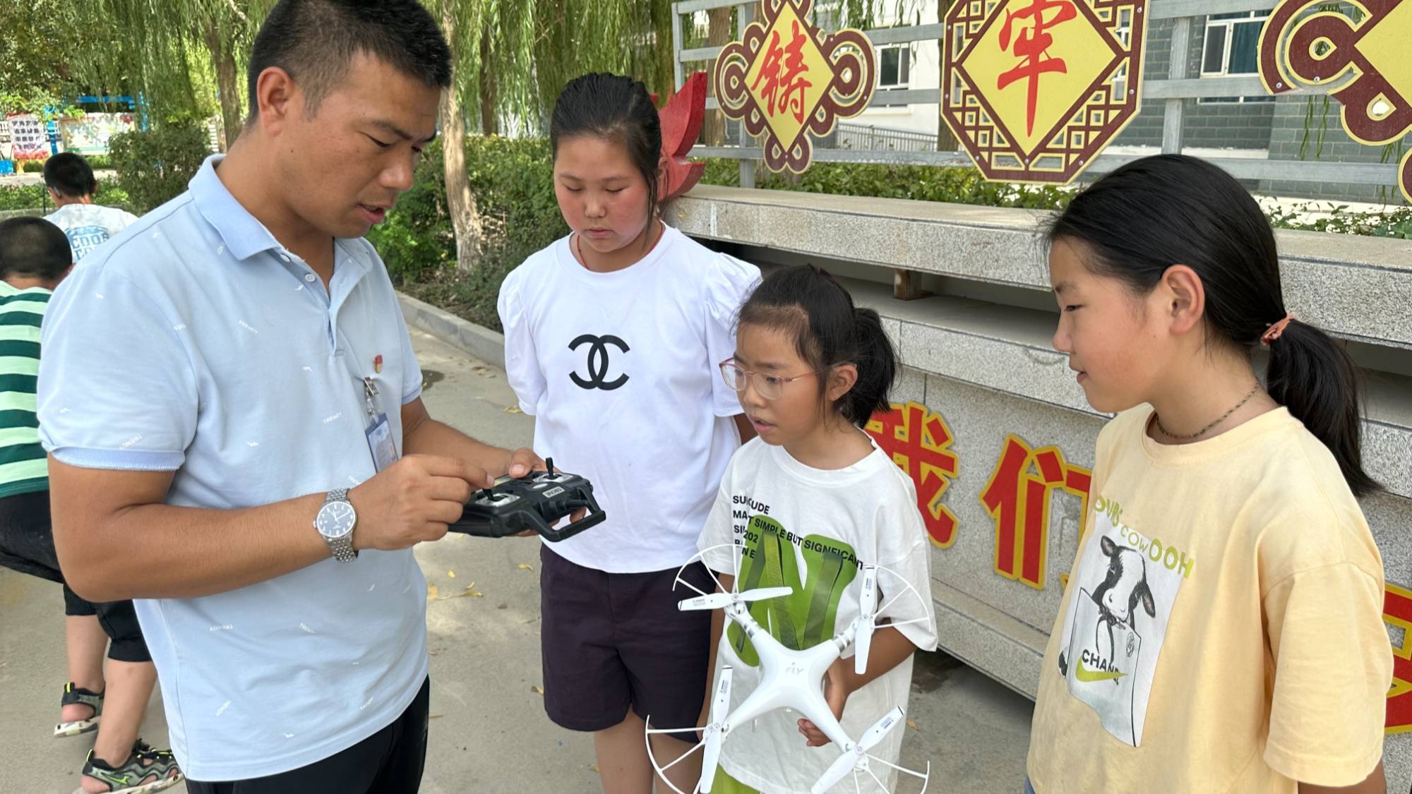 若羌:少年无人机课堂 让兴趣绽放风采