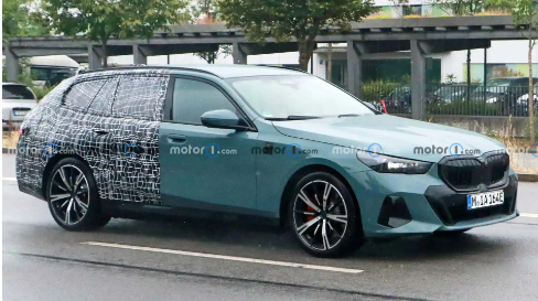 宝马i5 Touring轻度伪装谍照曝光！欧洲市场率先开售