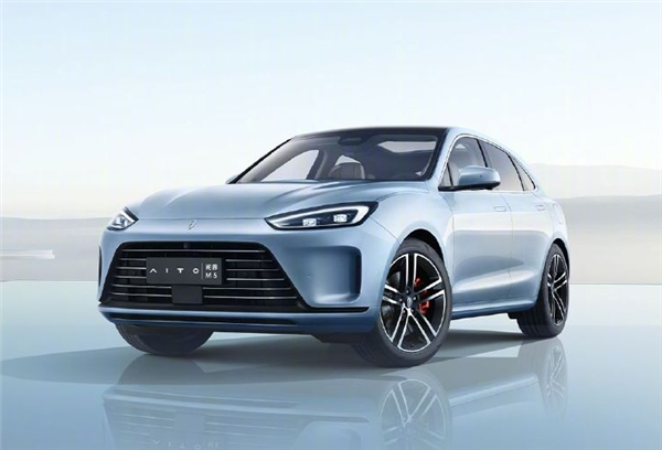 华为发布全新问界M5标准版：燃油经济性能大幅提升