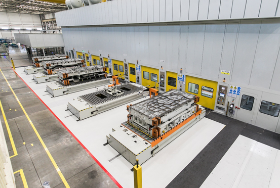 华为赋能：问界M5纯电版在底盘调校和操控稳定性方面的突出表现