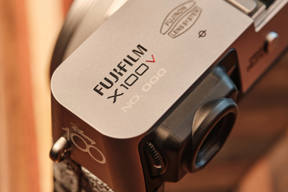 富士相机推出全球限量100部的迪士尼限定版X100V相机