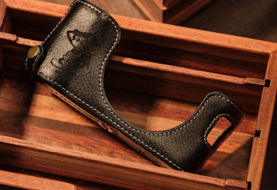 富士相机推出全球限量100部的迪士尼限定版X100V相机