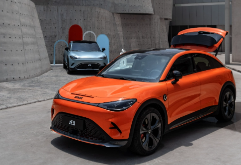 奔驰和吉利仍然合作股东