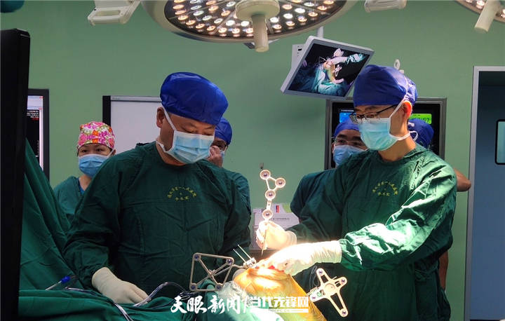 遵义市首次引入手术机器人，成功实施全膝关节置换术