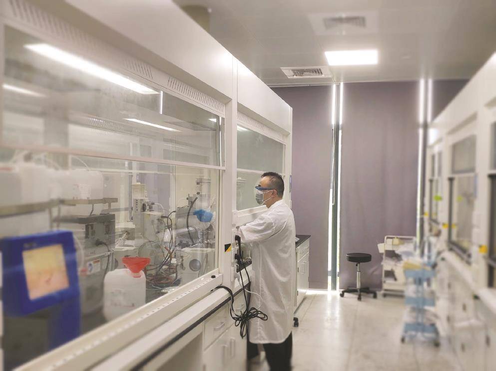 研发魔术：借力AI寻找“新药宇宙”虫洞