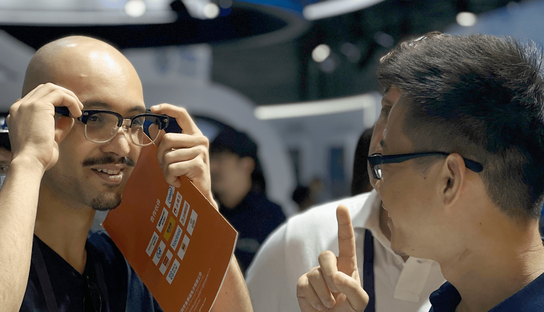 对话莫界科技：消费级GPT无线AR智能眼镜背后的光学技术创新