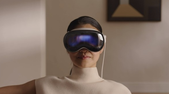 Vision Pro头显:技术强悍但面临挑战 能否成为颠覆性产品?
